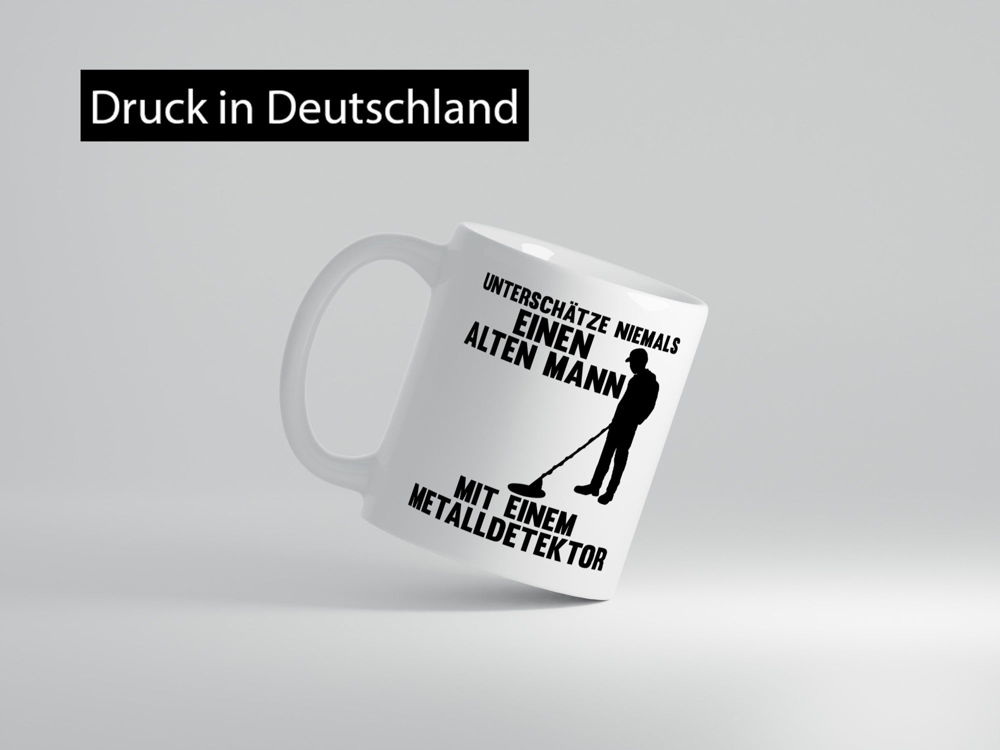 Unterschätze keinen Mann mit Metalldetektor | Geschenkidee Humor Tasse